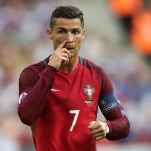 9游游戏官网-电竞选手如何处理压力：心理调节与团队支持，电竞选手背后的艰辛