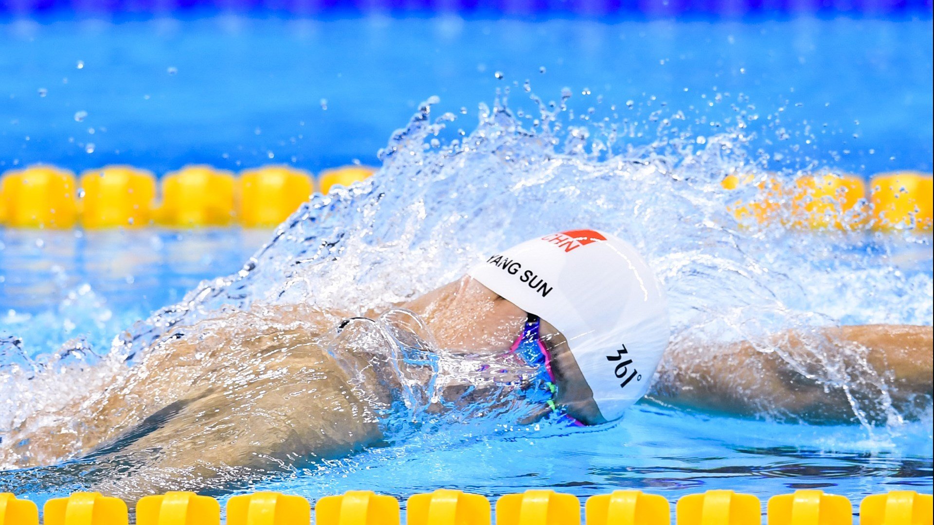 _雄鹿字母哥狮心怒吼，引领胜利_，雄鹿字母哥夺冠视频